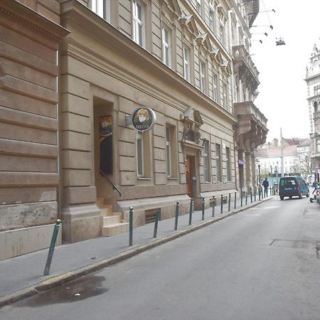 Yes, Yes! Lovely Apartment Good Amenities Budapest Center 外观 照片