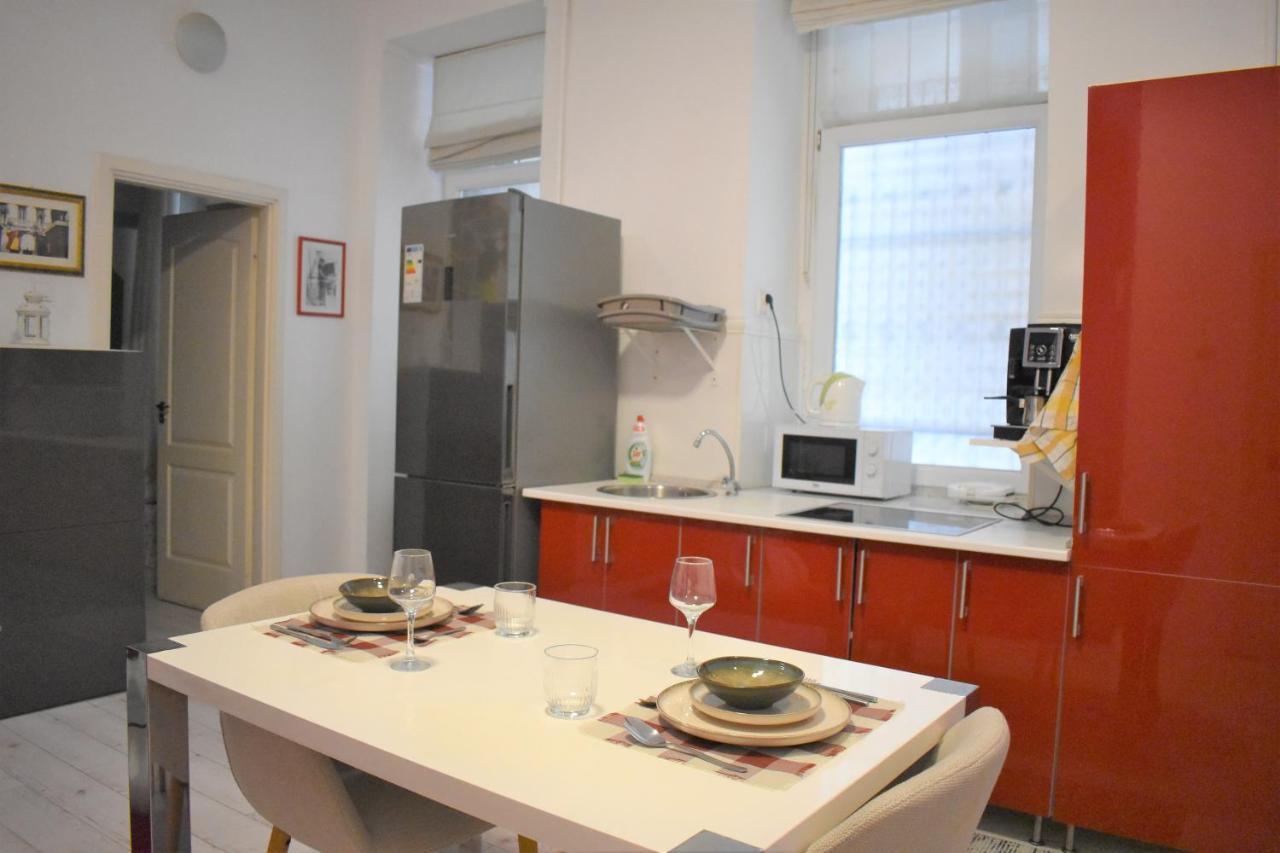 Yes, Yes! Lovely Apartment Good Amenities Budapest Center 外观 照片