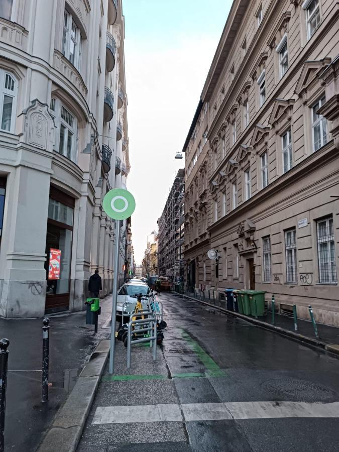 Yes, Yes! Lovely Apartment Good Amenities Budapest Center 外观 照片